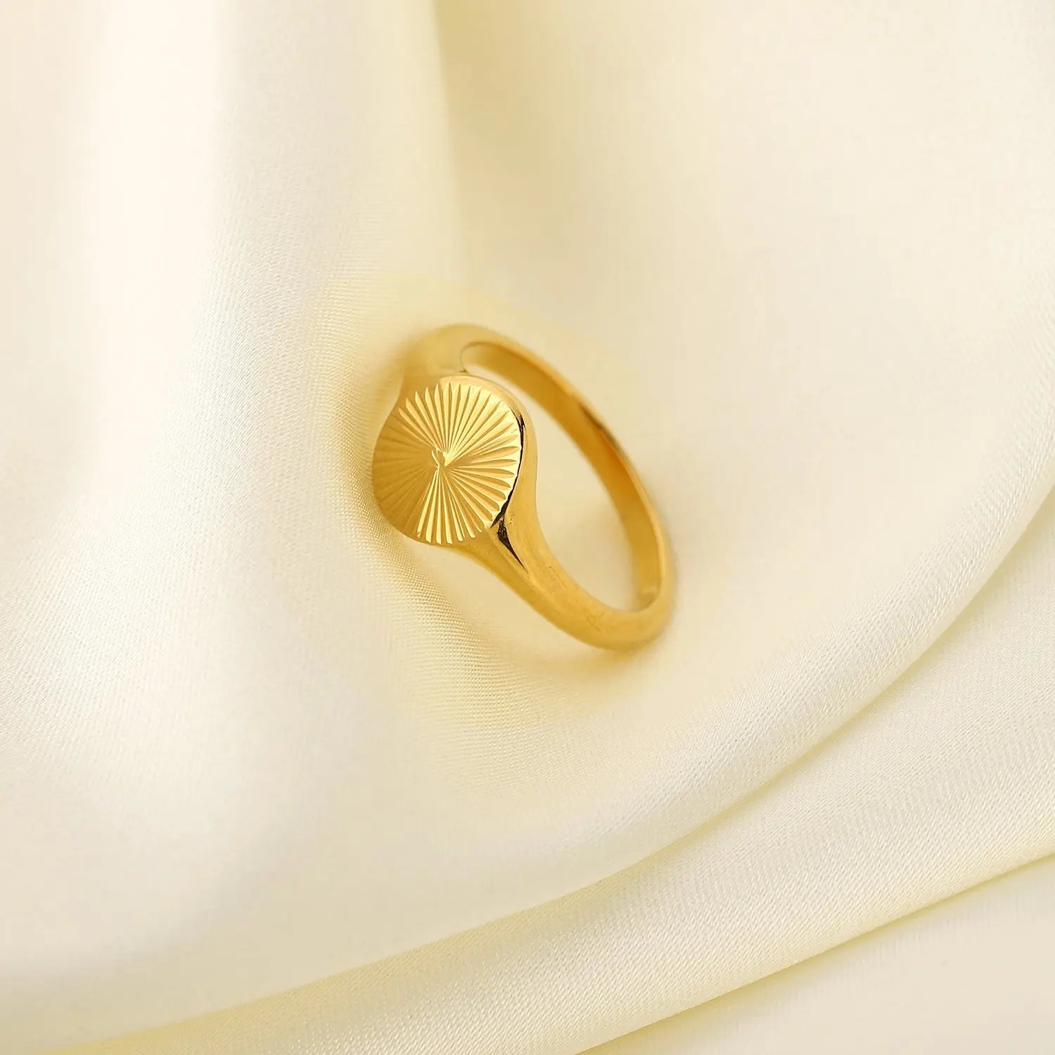 Croissant Titanium Steel Ring_12