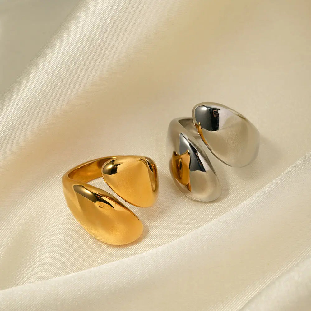 OPENING A SMILING TITANIUM STEEL RING_3