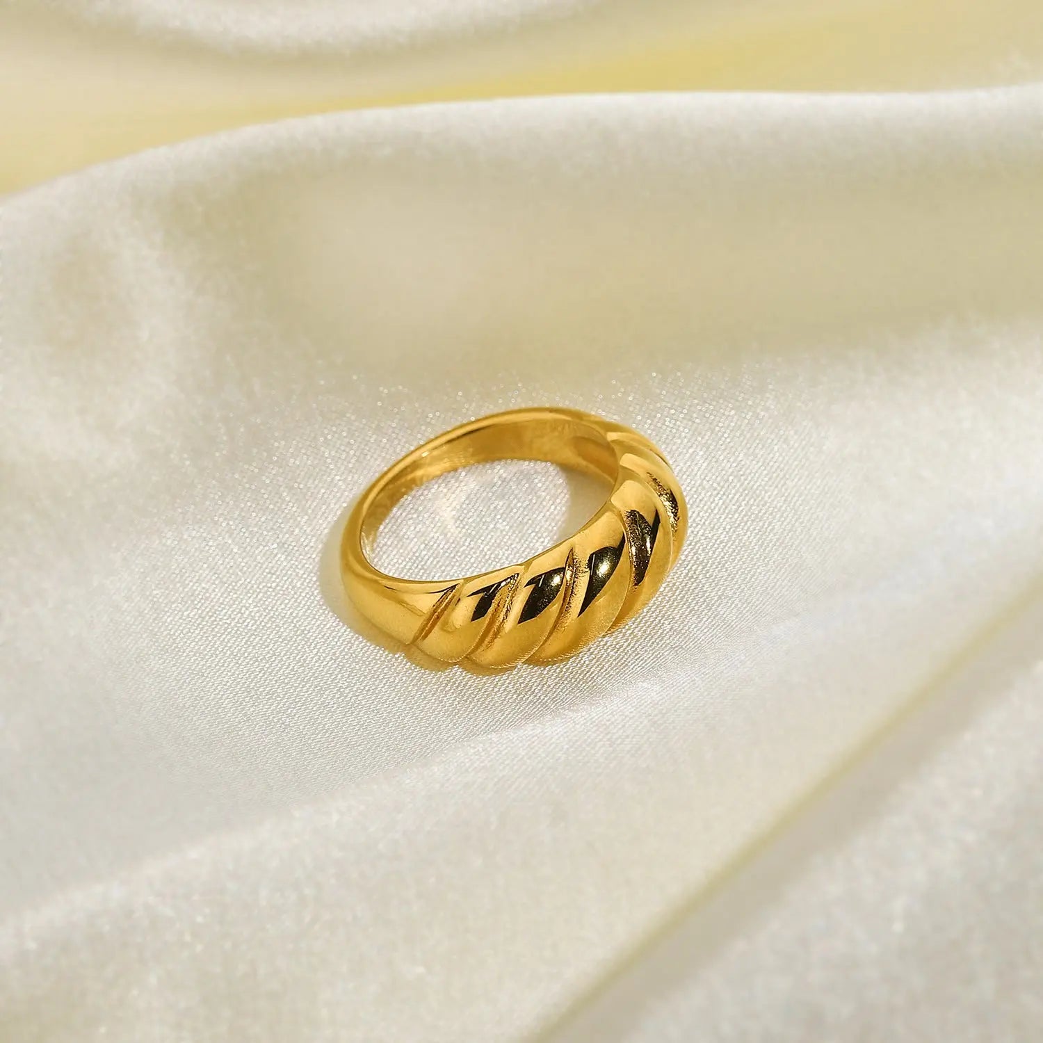 Croissant Titanium Steel Ring_1